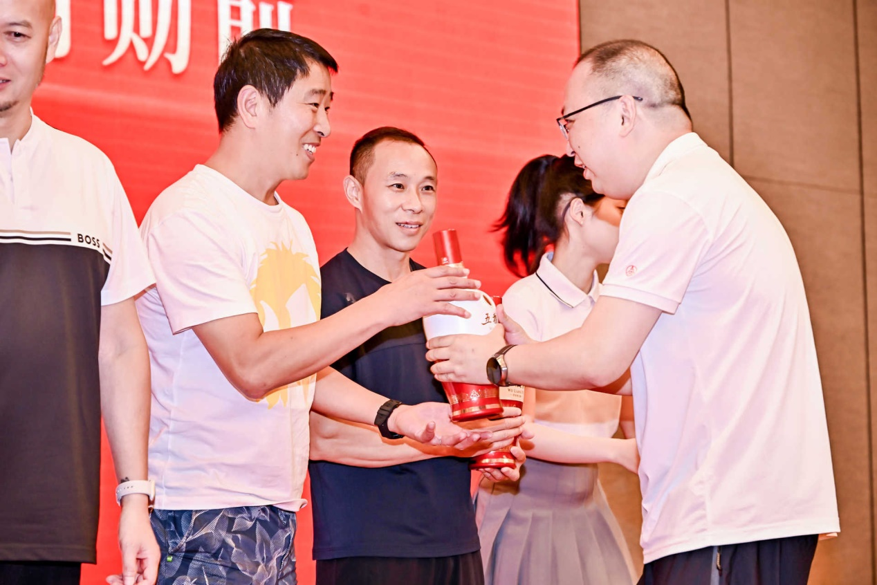 五粮液网球精英俱乐部揭牌成立和美文化与体育精神再交融(图5)