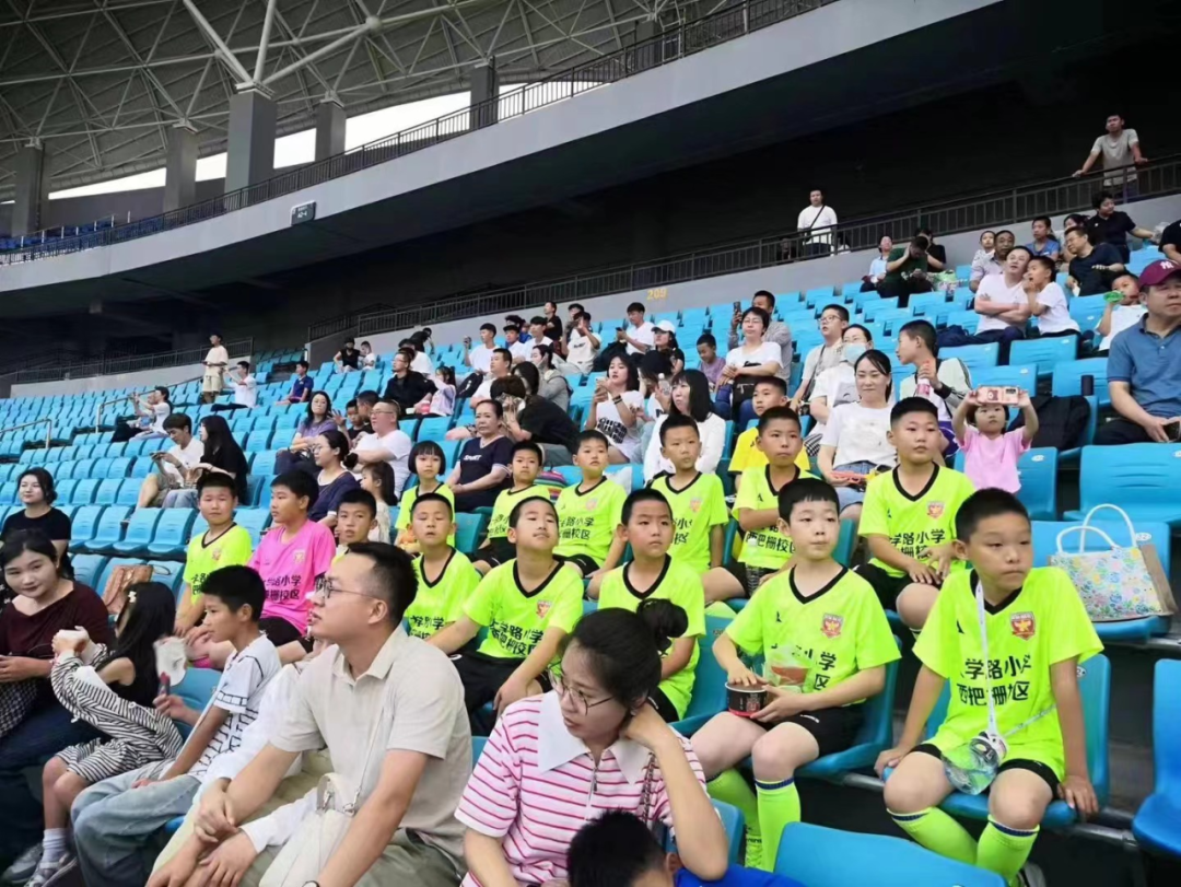 足球为媒让萌娃的体育梦熠熠生辉(图1)