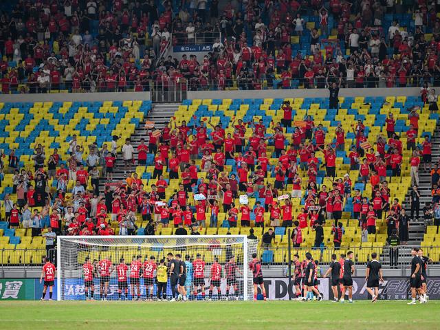 体育·图文互动）凤凰山足球场的南看台(图3)