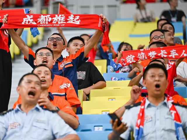 体育·图文互动）凤凰山足球场的南看台(图5)