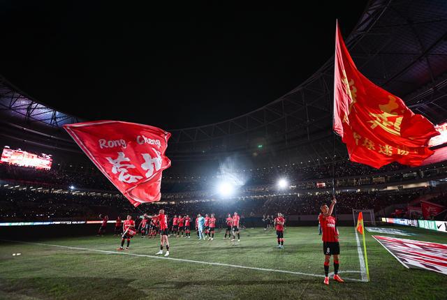 体育·图文互动）凤凰山足球场的南看台(图4)