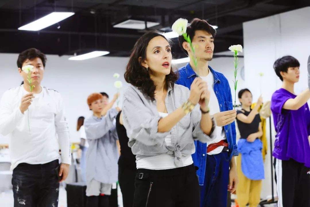 专访安WilliamHill娜：刘烨亲自指导表演《犹太城》诺一痴迷足球(图1)