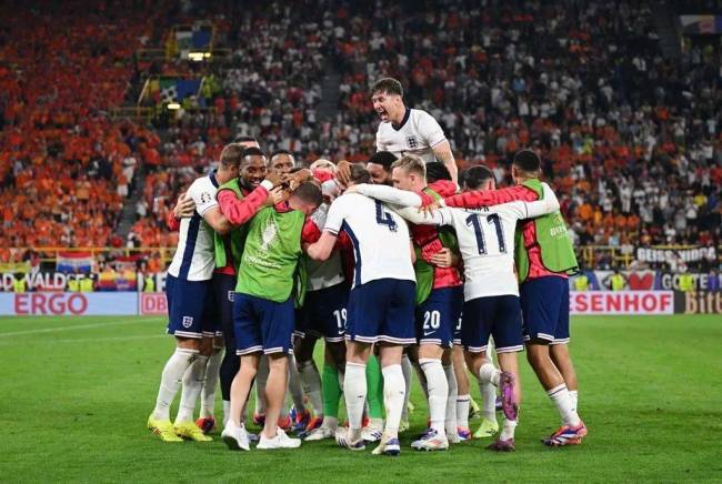 西班牙遇上英格兰足球正义大战完美反派？技术与力量的巅峰对决WilliamHill(图1)