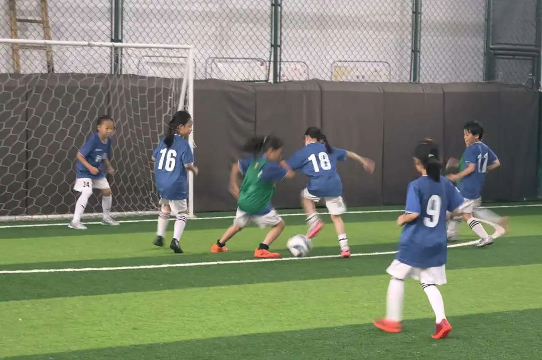 从绿茵场到教练席！原中国女足队长浦玮的足球梦在杨浦少体校延续(图2)