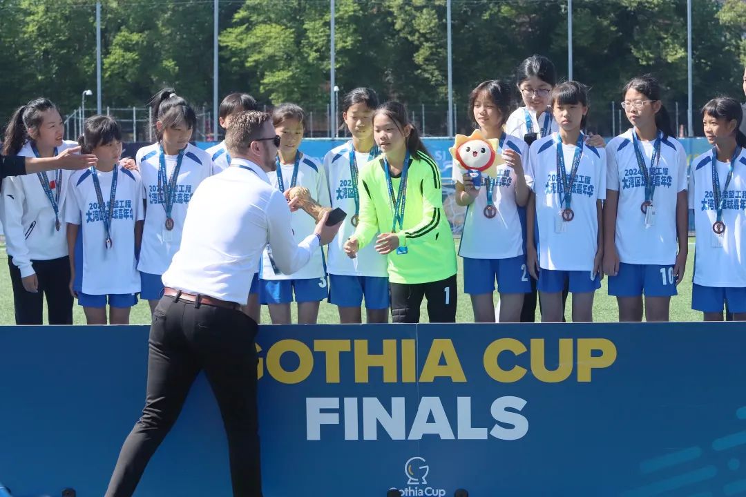 WilliamHill江西定南女足获瑞典“哥德堡杯”世界青少年足球竞锦标赛季军(图1)