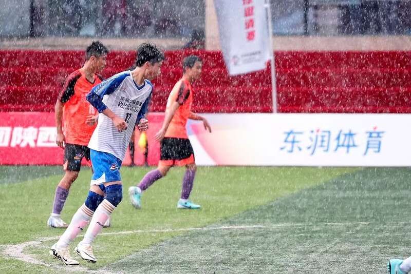 陕西：校园足球精英队伍角逐“东润杯”(图1)