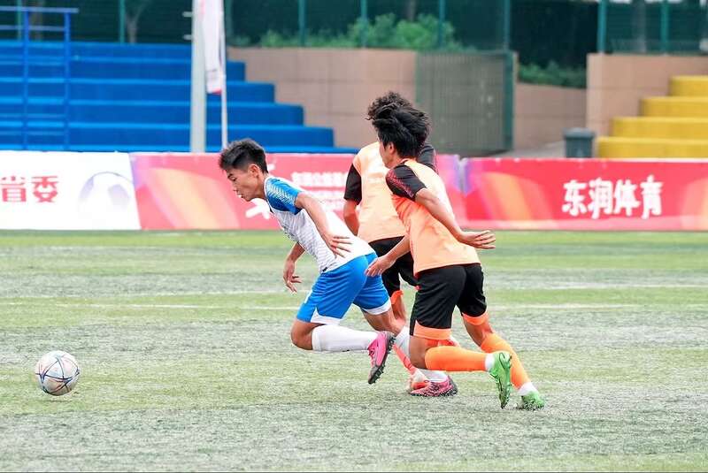 陕西：校园足球精英队伍角逐“东润杯”(图2)
