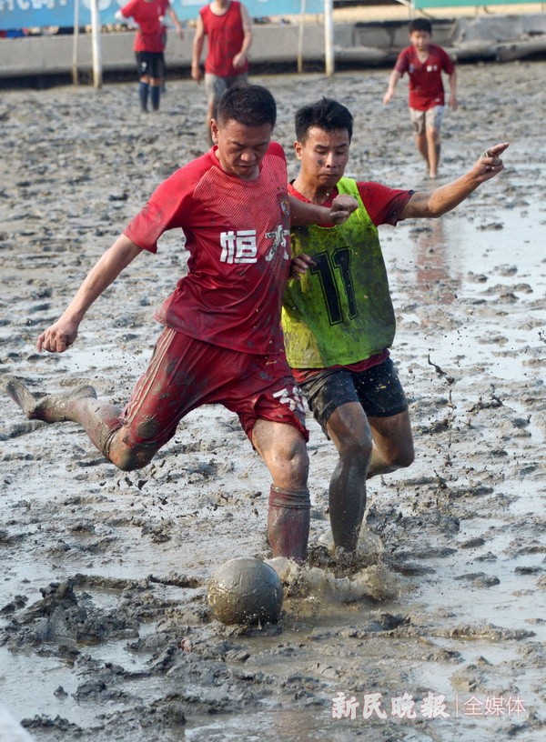 “泥地村超”点燃足球激情(图3)