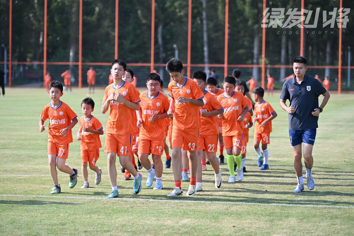 少年强则中国强！2024绿发小将足校夏令营结营中国绿发助力青少年足球人才培养(图4)