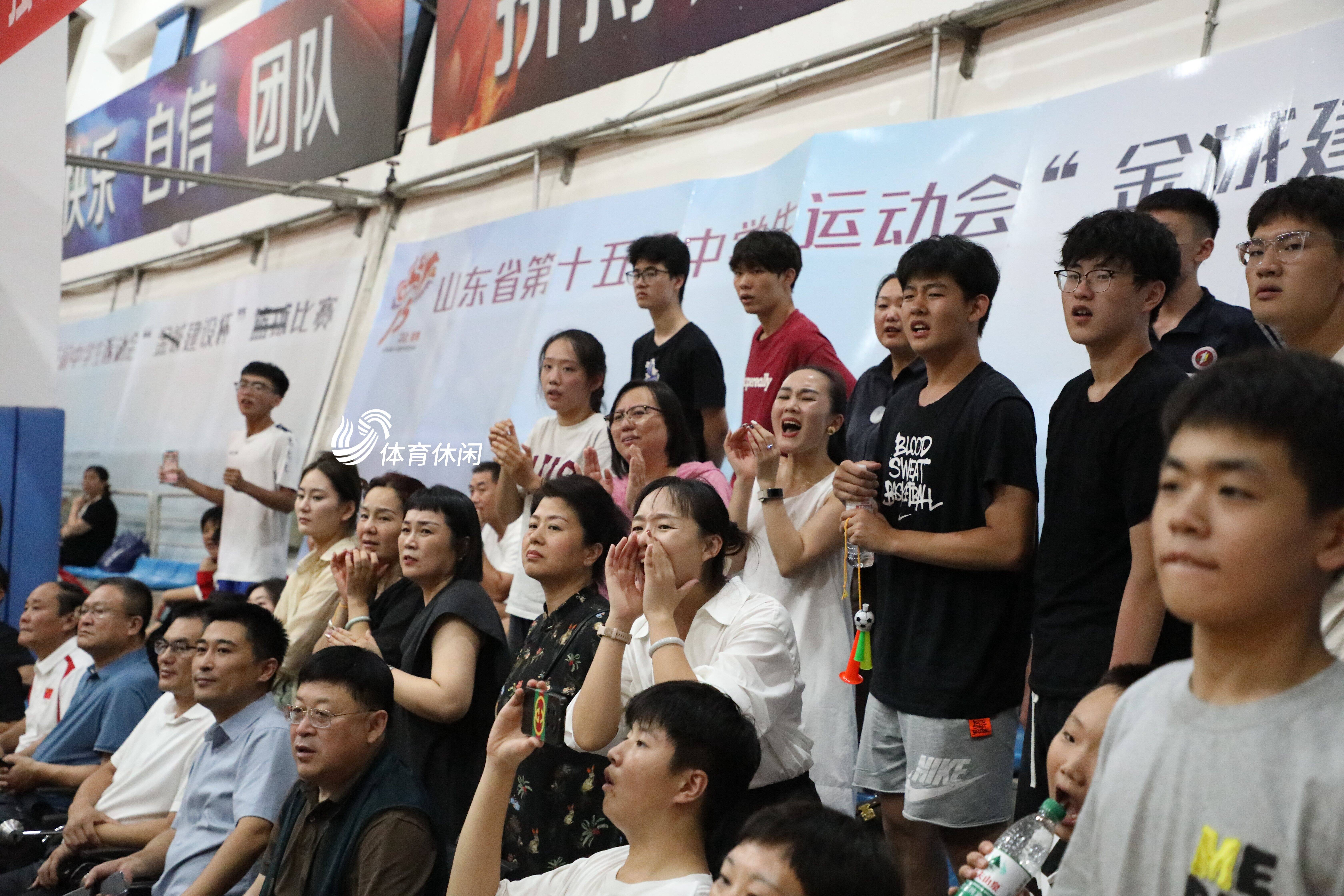 激情四溢！山东省中小学生体育联赛篮球赛男子高中组季军战开打(图4)