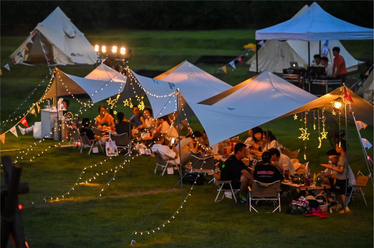 第二届穹窿山水足球之夜音乐节在内威廉希尔江威远举办(图1)