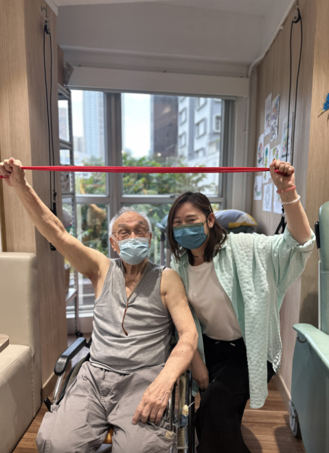 我要赞佢｜80岁运动健将患柏金逊症长者中心安排拉力带训练恢复活力(图2)