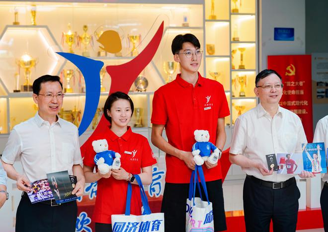 陈芋汐和徐卓一到同济大学新生报到录取专业均为运动训练(图3)