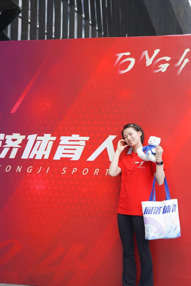 陈芋汐和徐卓一到同济大学新生报到录取专业均为运动训练