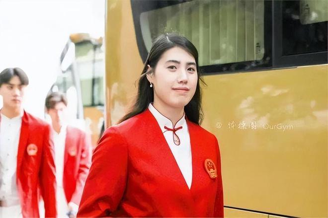 凌晨航班偶遇全红婵！刚参加完表彰大会继续努力训练为国争光(图4)