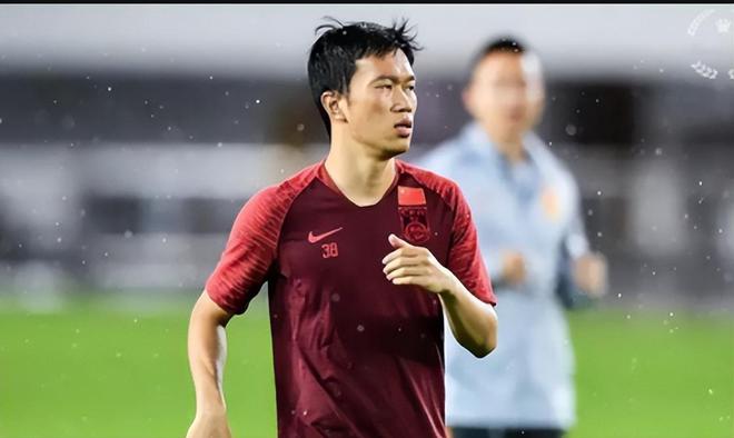 国足大连集训新动态：两大悍将因伤缺席训练国足备战蒙上阴影(图3)