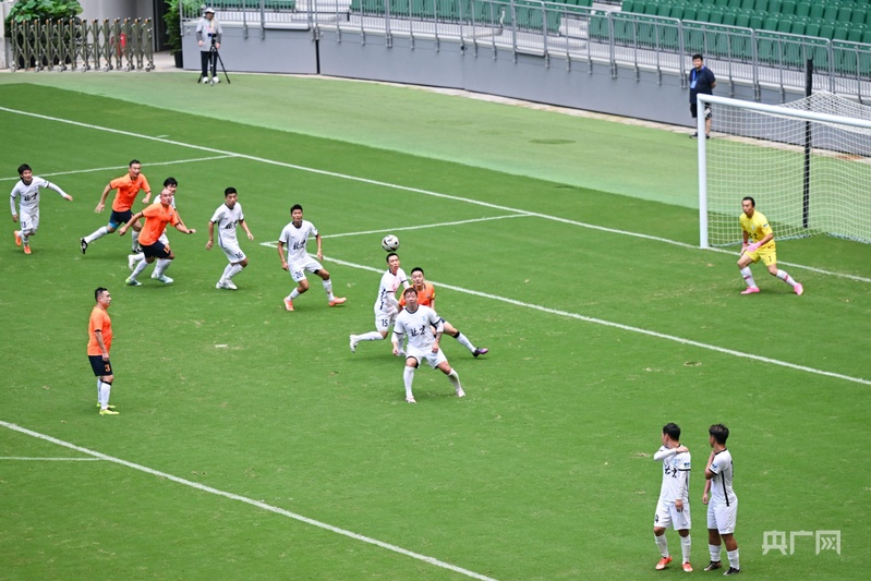 2024年第十届“工体杯”首都职工足球联赛开赛(图1)