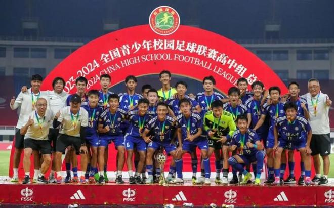 全国高中青少年校园足球联赛决赛：大连八中夺冠南昌二中亚军(图1)