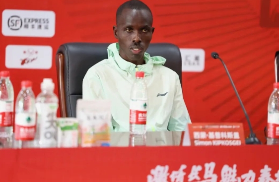 威廉希尔燃情相聚共赴征程——2024一汽红旗长春马拉松运动员见面会召开