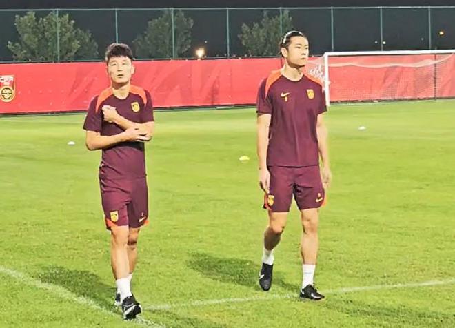 津媒：张玉宁、武磊昨天正常参加了训练伊万降低了训练强度