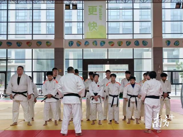 WilliamHill每天上百次摔打他们想打赢这场“感官之战”｜南方深读(图2)