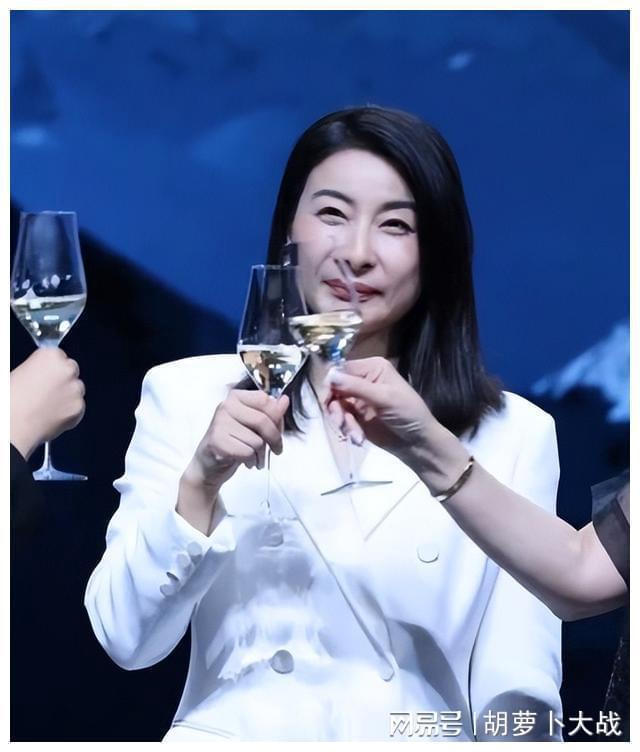 郭晶晶霍启刚合体现身北京夫妻同台致辞共同为体育做贡献(图9)