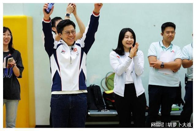 郭晶晶霍启刚合体现身北京夫妻同台致辞共同为体育做贡献(图11)