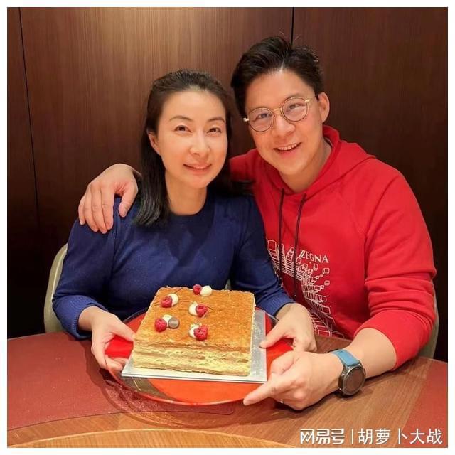 郭晶晶霍启刚合体现身北京夫妻同台致辞共同为体育做贡献(图13)