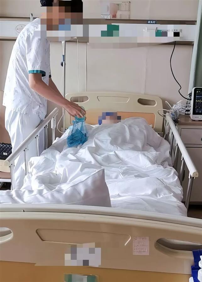 WilliamHill山东小学生跳绳慢被体育老师踹断锁骨报警4个月仅被停职处理(图2)