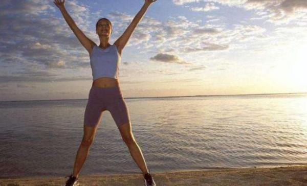 如何科学健身？训练前热身训练过程中补WilliamHill充水分重量合理选择(图3)