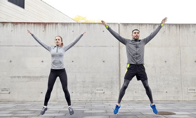 如何科学健身？训练前热身训练过程中补WilliamHill充水分重量合理选择