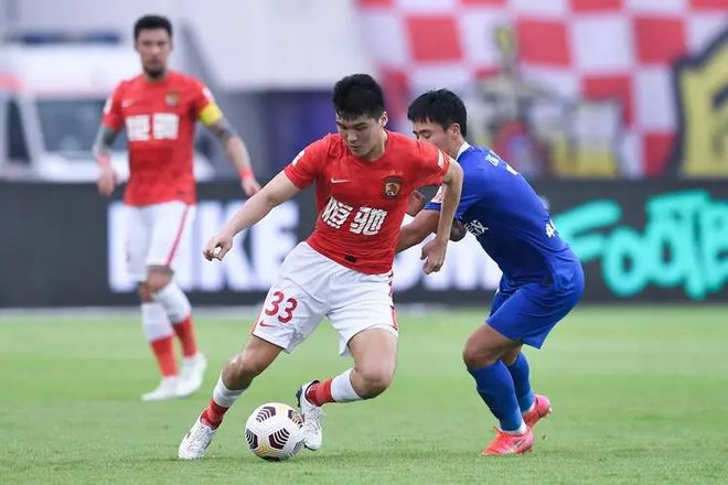 恭喜！中国足球传来好消息：广州队做出正确决定球迷齐声点赞(图3)