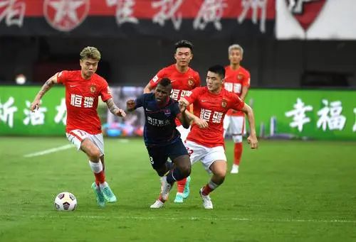 恭喜！中国足球传来好消息：广州队做出正确决定球迷齐声点赞(图4)