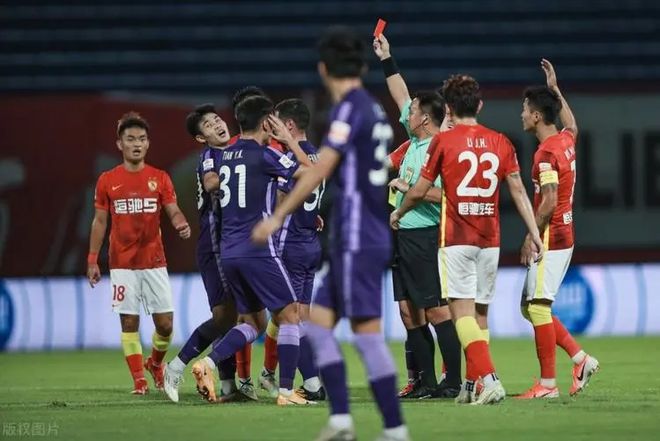 恭喜！中国足球传来好消息：广州队做出正确决定球迷齐声点赞(图5)