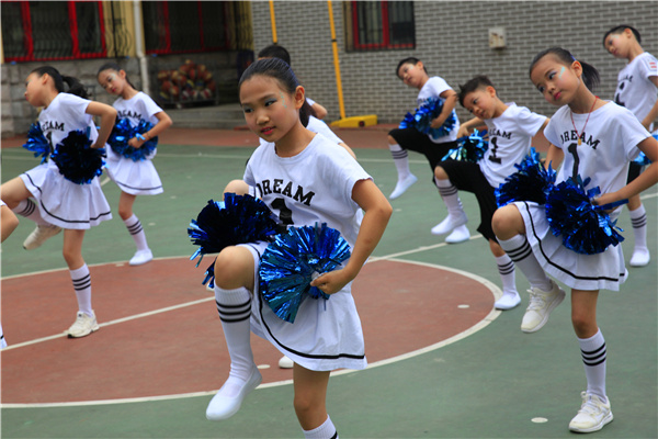 领略体育的魅力府学小学“阳光体育•精彩校园”节开幕(图2)