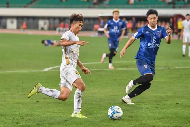 从组建到冲乙！贵州筑城竞技重燃贵州职业足球希望之光(图2)