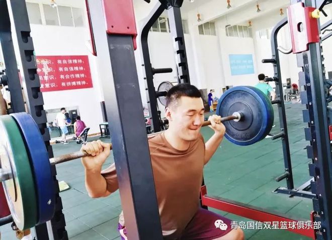 今天小WilliamHill编给大家扒一扒运动员们在赛场上绽放背后的秘密－体能训练(图2)