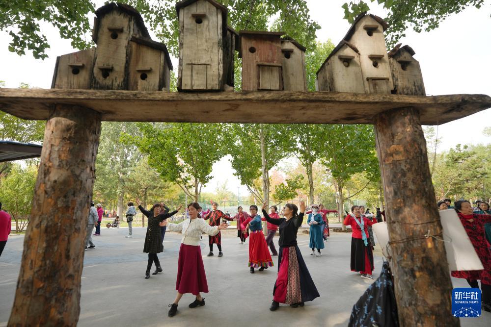 威廉希尔居民身边的体育文化“会客厅”(图5)