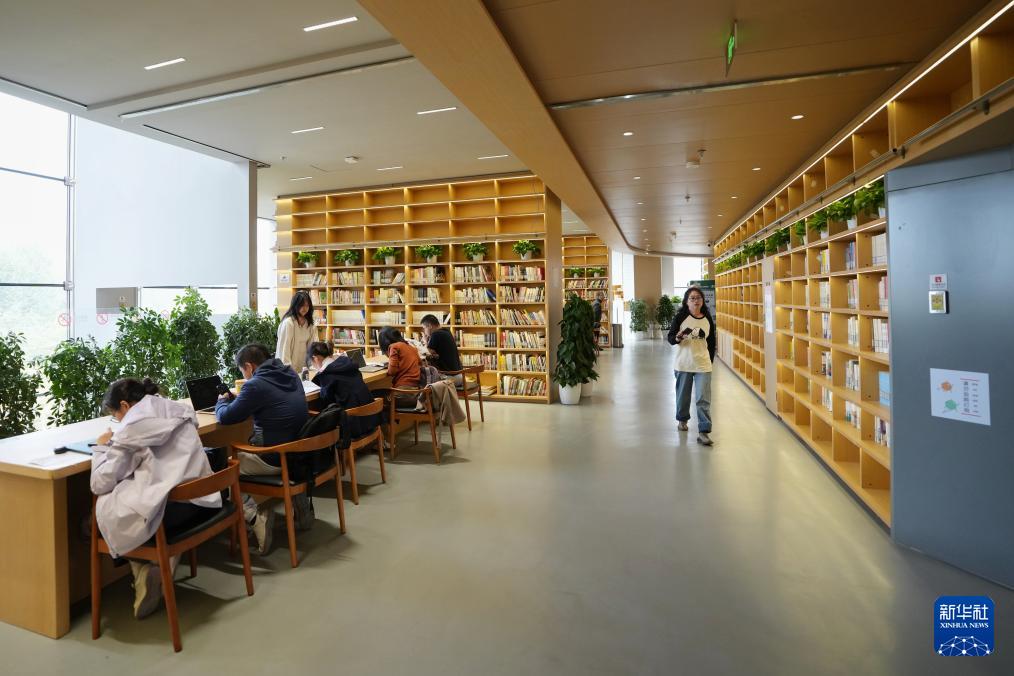 威廉希尔居民身边的体育文化“会客厅”(图10)