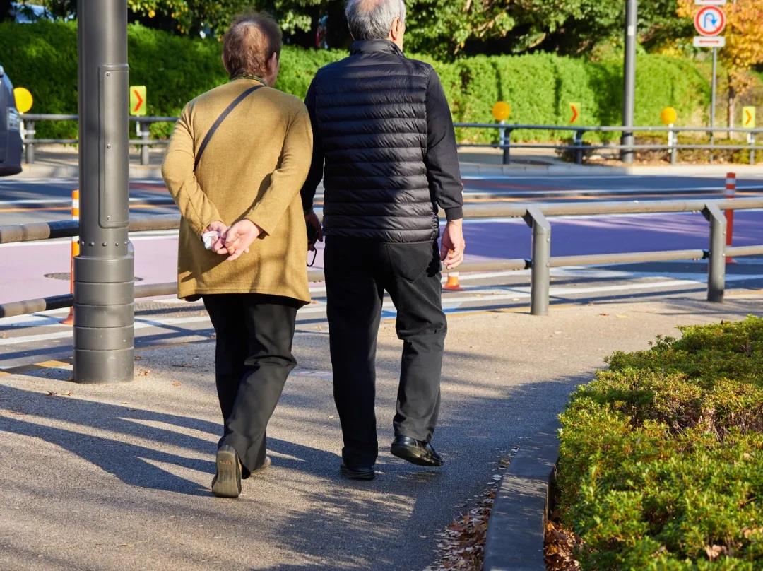 5个在家就能做的健身动作轻松练遍全身！