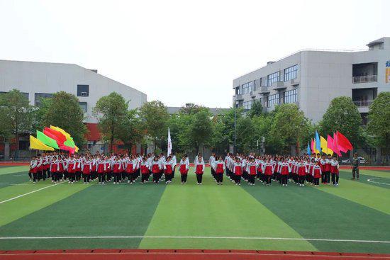 训少年意志强中华脊梁青苏职中2024级学生军训闭营(图2)