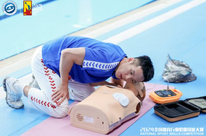 1米846块腹肌！杭州高颜值老师“预定”C类人才！他的课太难抢……(图3)