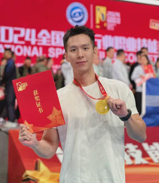 1米846块腹肌！杭州高颜值老师“预定”C类人才！他的课太难抢……