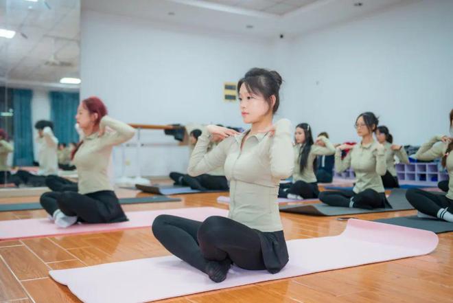 制作掐丝珐琅、练瑜伽、拍摄微电影……这样硬核又有趣的选修课到底谁在上啊！！！(图6)