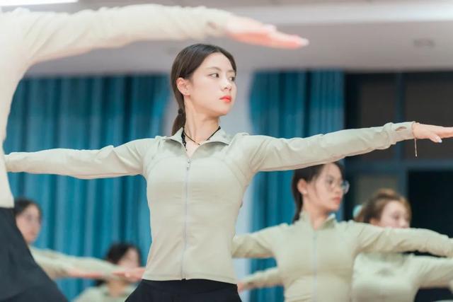 制作掐丝珐琅、练瑜伽、拍摄微电影……盘点安徽新华学院硬核又有趣的选修课(图6)