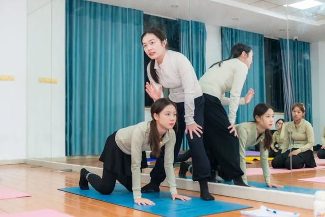 制作掐丝珐琅、练瑜伽、拍摄微电影……盘点安徽新华学院硬核又有趣的选修课(图4)