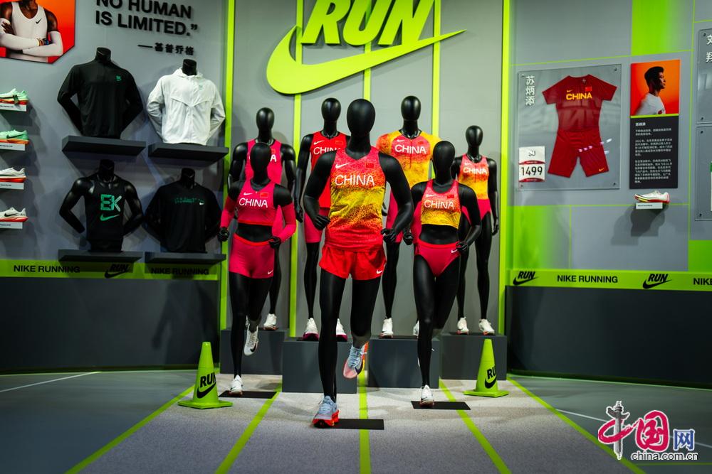 玩转进博与明星一起打卡体育用品专区感受运动魅力(图3)