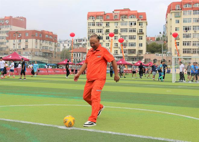 惠畅齐鲁工创未来！全省职工男子五人制足球比赛在青岛开幕(图2)