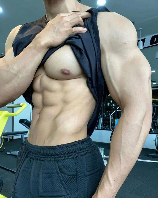 WilliamHill8个HIIT训练动作消耗脂肪加快胸肌腹肌出现！