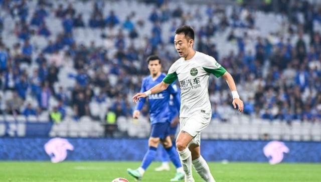 国足新消息：战术提前曝光刚补招中场程进武磊阿兰缺席训练(图1)